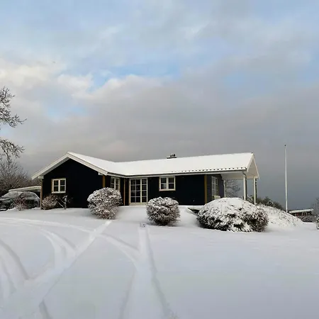 Vakantiehuis Cozy With Fjord Views On Fur