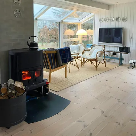 Дом отдыха Cozy With Fjord Views On Фюр