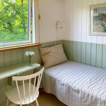 Дом отдыха Cozy With Fjord Views On Фюр